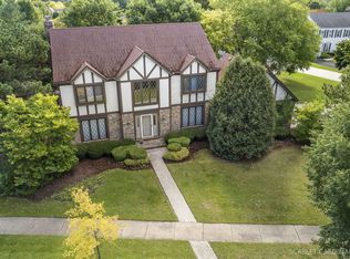 135 Christina Cir, Wheaton, IL 60189