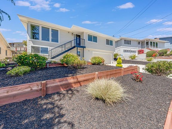 3rd image of 3069 Malcolm Avenue
