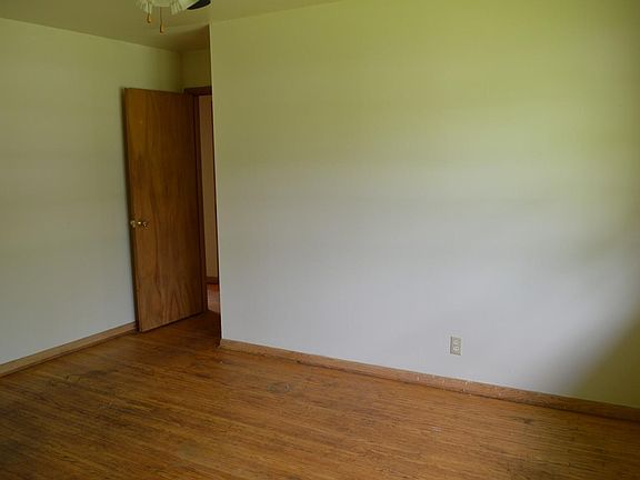 3rd image of 3952 N Emerson Ave