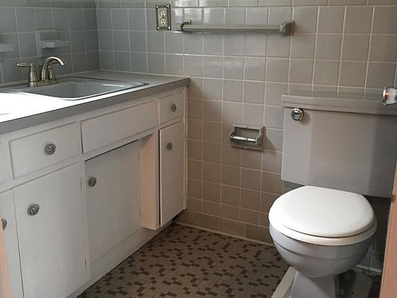 master bathroom (en suite)