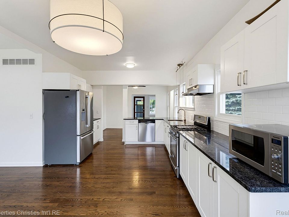 119 Crane Ave, photo 17