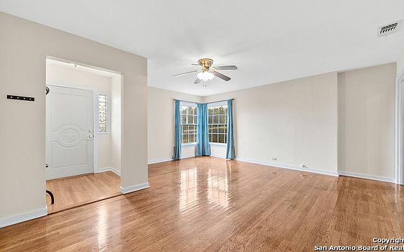 4th image of 211 Karen Ln