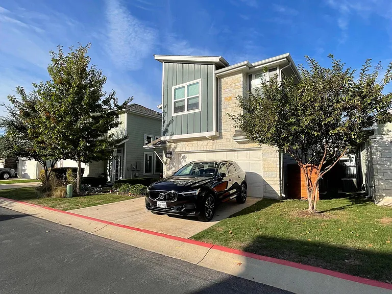 1502 Homespun Rd — Photo 2
