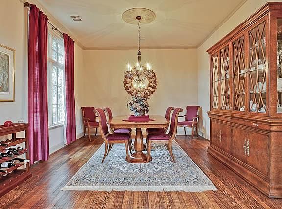 5th image of 2617 King Arthur Blvd