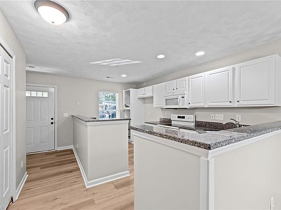 4th image of 841 Creek Crossing Trl