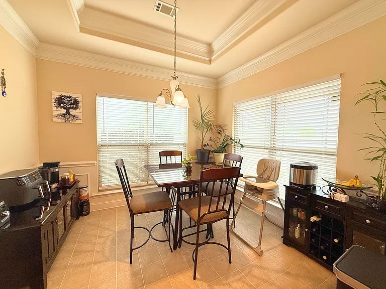 323 Huntwood Dr — Photo 9