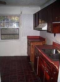 5th image of 215 Herbert St