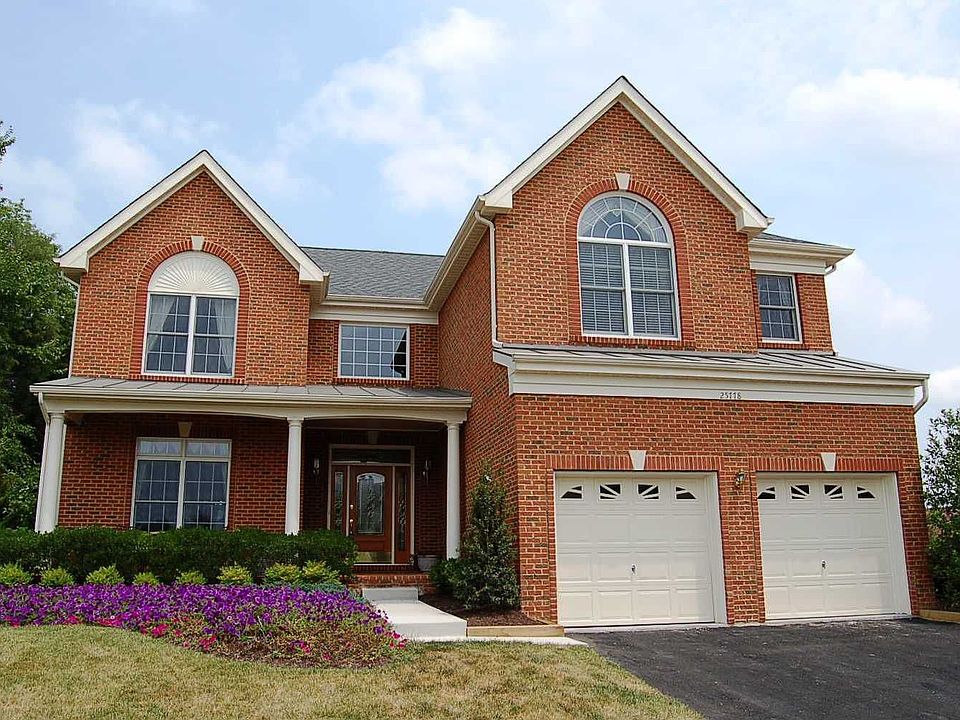 STUNNING COLONIAL 