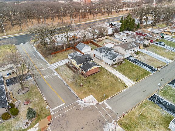 4th image of 16001 Oak Ave
