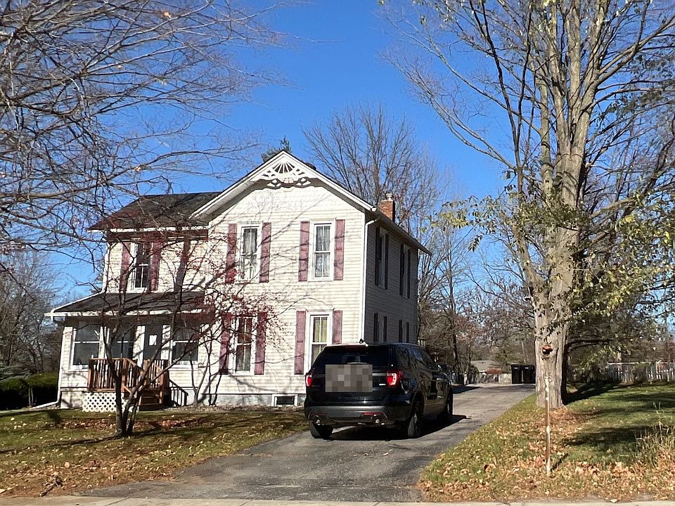 2nd image of 815 E Grand River Ave