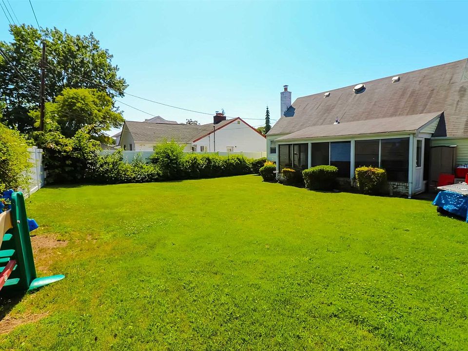 2nd image of 590 Colonade Rd