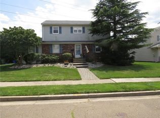 46 Fanwood Dr, Sayreville, NJ