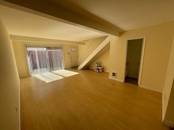 3rd image of 719 N Eucalyptus Ave #B