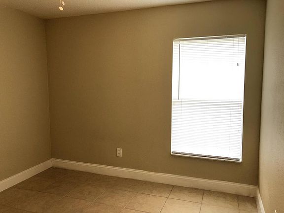 3rd image of 5104 Aventura Blvd