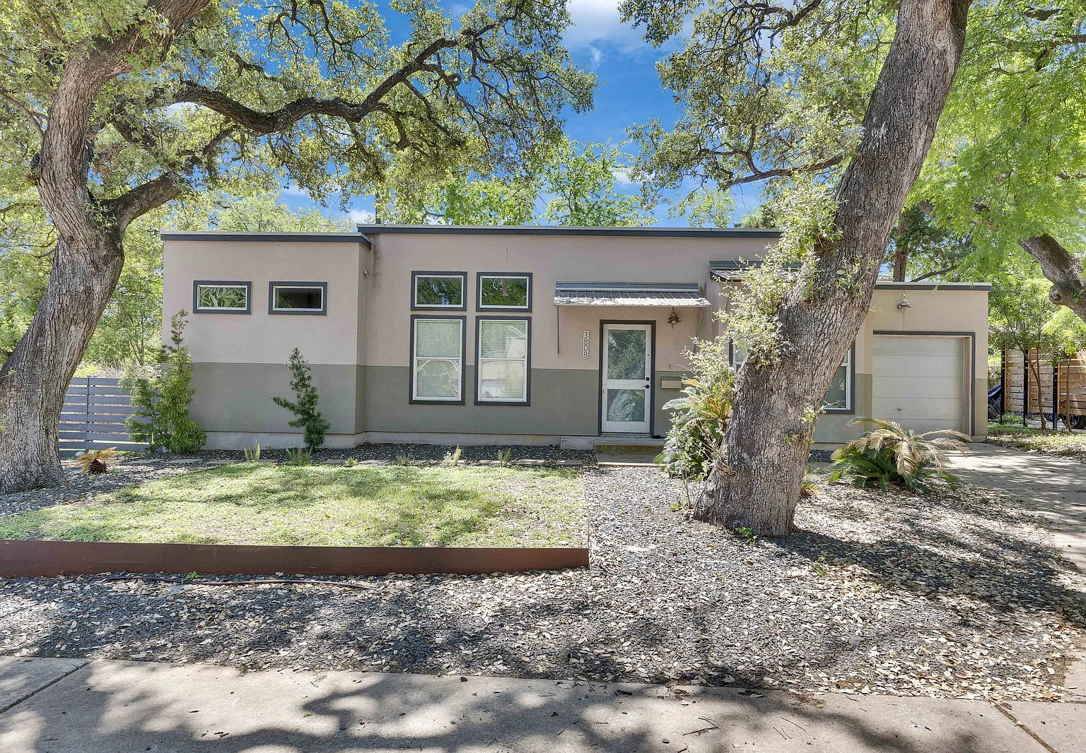 3 bed, 2.0 bath, 1248 sqft, $2,850 — Photo 1