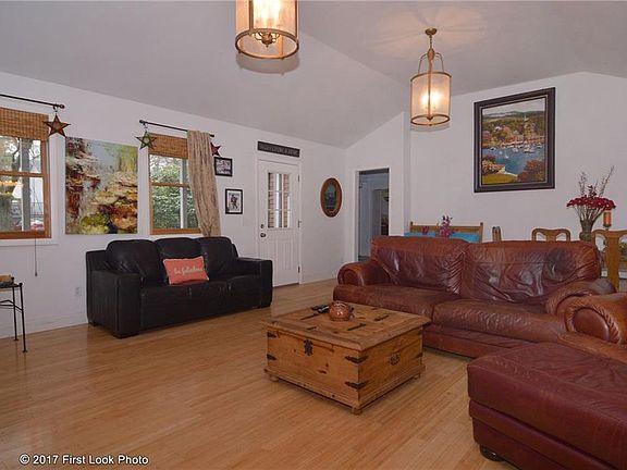 3rd image of 52 Cove Ave