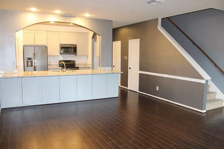 2 bed, 2.5 bath, 1600 sqft, $1,850 — Photo 3