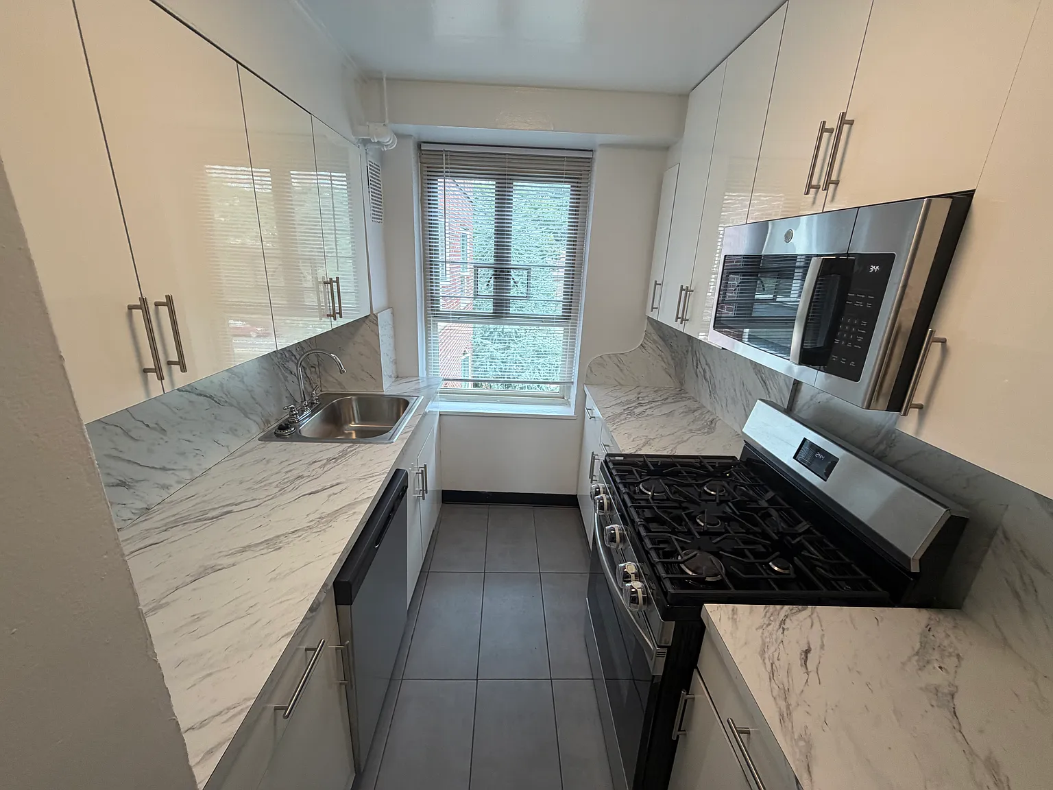 188 C3, Fresh Meadows — Photo 3
