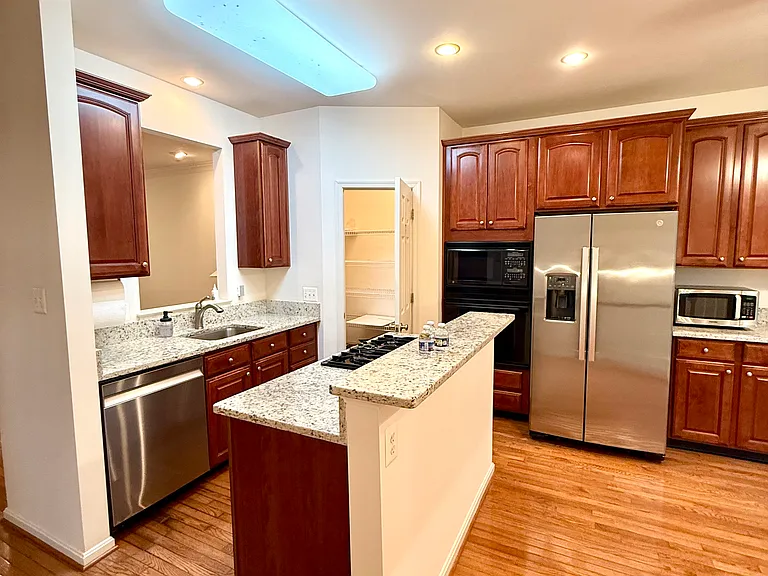 4028 Heatherstone Ct — Photo 3