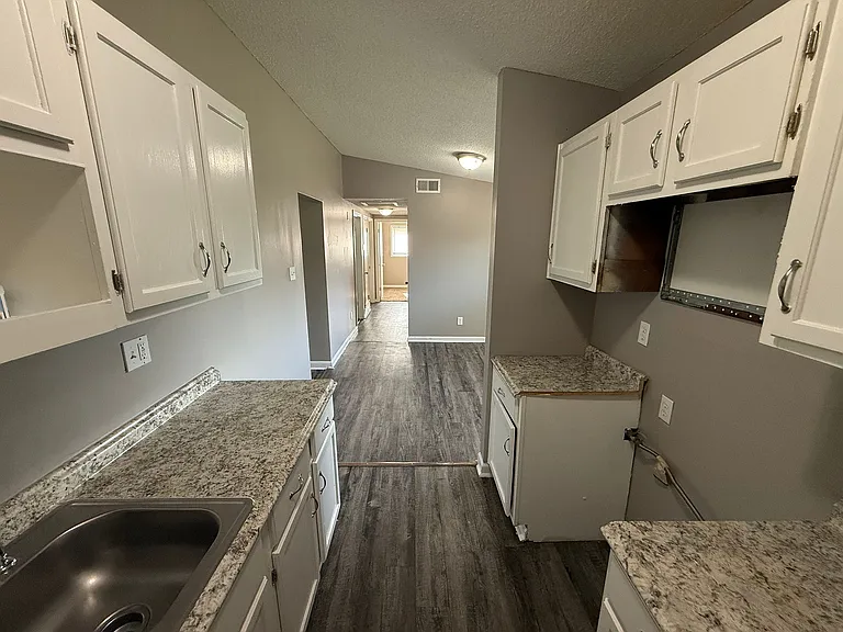 593 Bonwood Ave — Photo 4