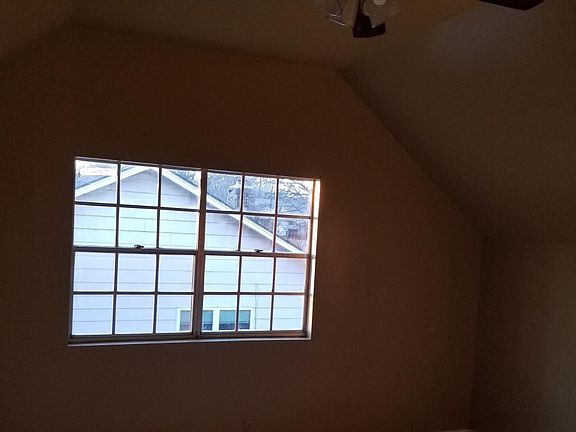 Extra room that can be used for 5th bedroom, study, or manca