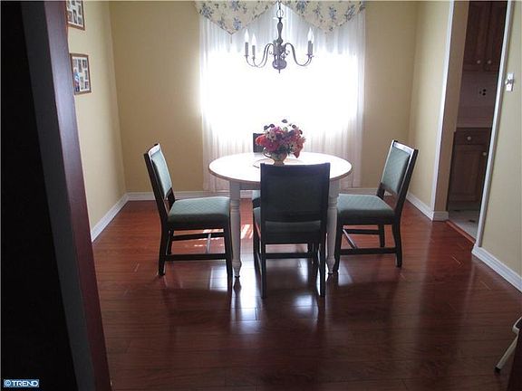5th image of 2324 Smiths Ln