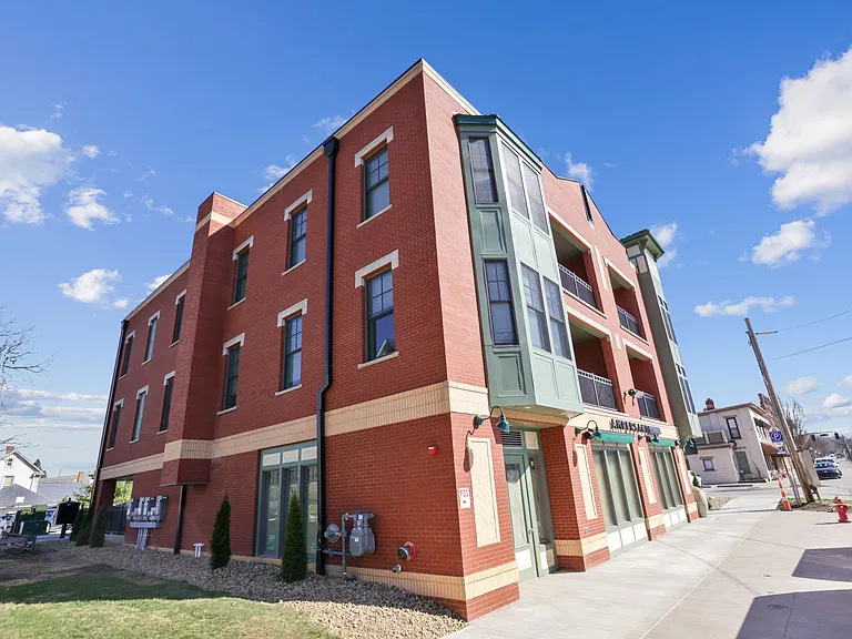 32 W College Ave #202 — Photo 3