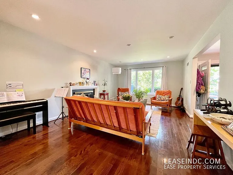 4439 Springdale St NW — Photo 9