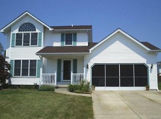 6 Broadmoor Ct, Lancaster, NY 14086