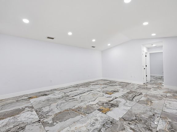 4th image of 1701 Mariners Cove