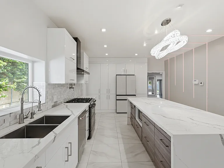8647 Corbin Ave — Photo 14