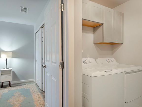 5th image of 204 Richmond Dr SE #B