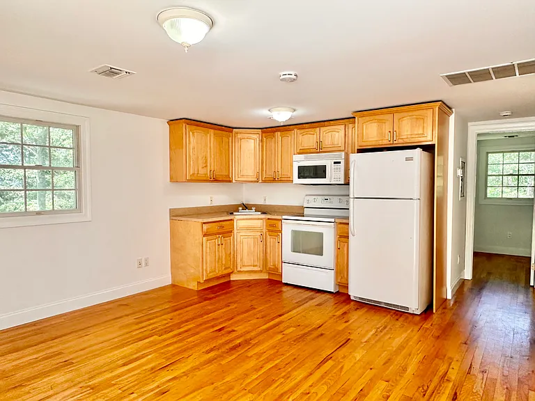 17 Woodfield Ave — Photo 1