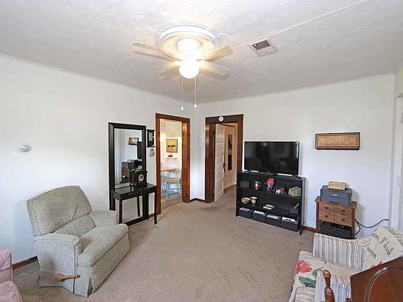 4th image of 705 Charles St