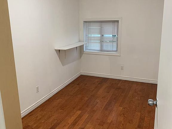 4th image of 562 Bathurst St