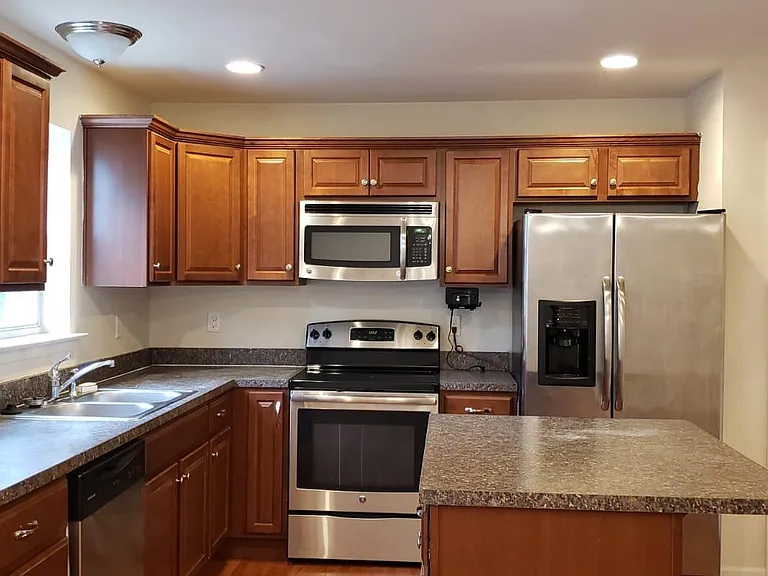 6428 Creekbend Dr — Photo 5
