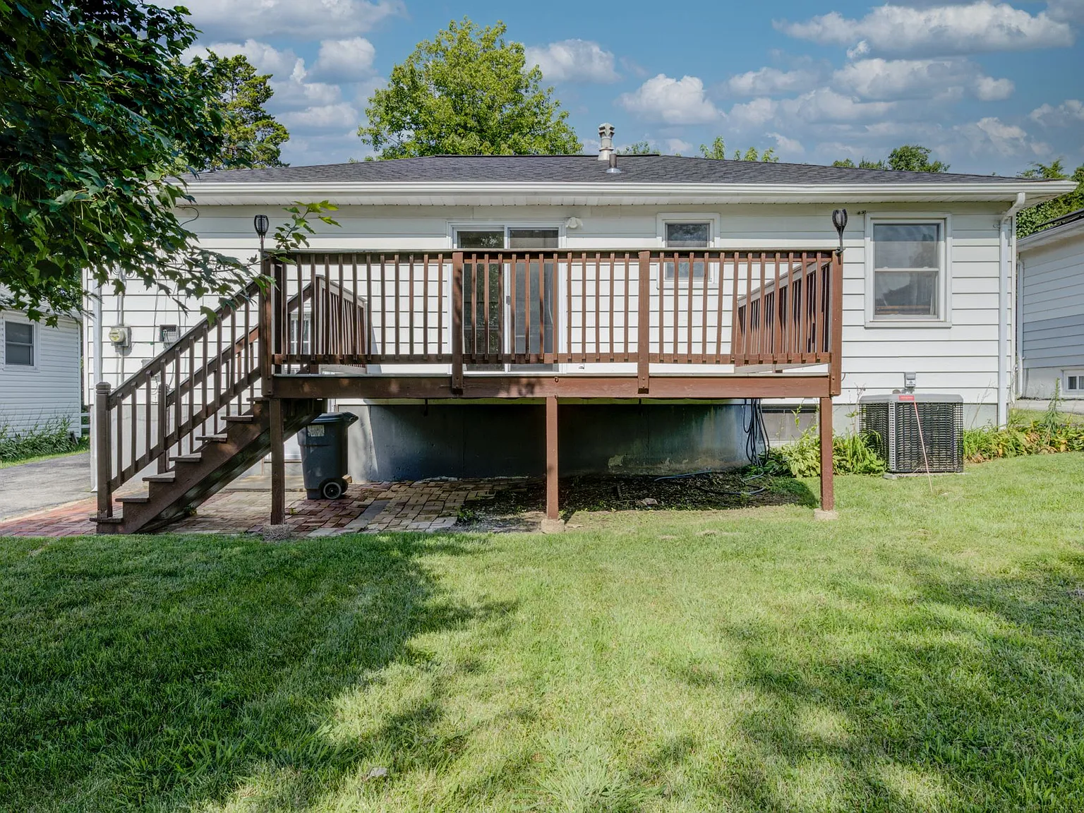 3 bed, 1.0 bath, 1004 sqft, $3,000 — Photo 4