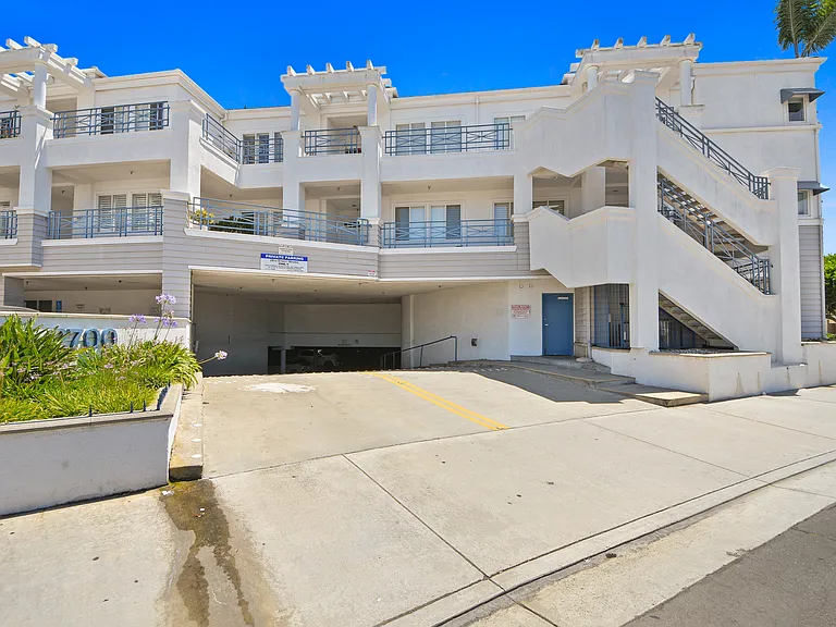 2600 Newport Blvd #210 — Photo 3