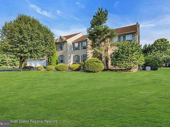 5th image of 318 Fieldcrest Dr
