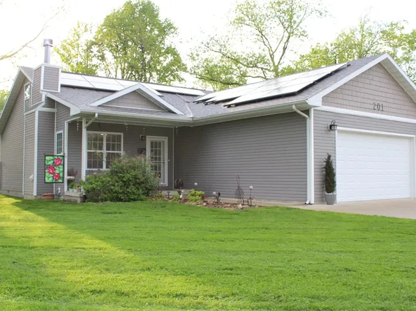 201 S 34th St, Mattoon, IL 61938