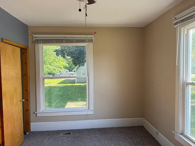 421 W Murray St — Photo 27