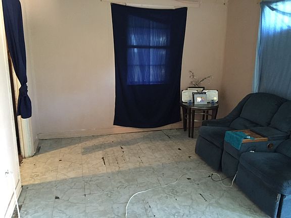 3rd image of 161 W Davant Ave
