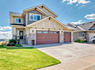 239 W Stonemere Grn, Chestermere, AB T1X 0S1