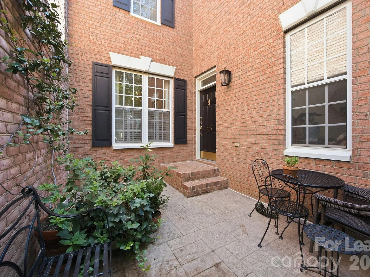 3 bed, 2.5 bath, 1868 sqft, $3,800 — Photo 2