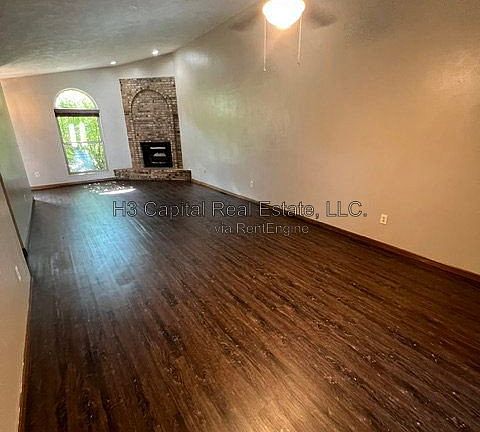 4th image of 4 Ramona Dr