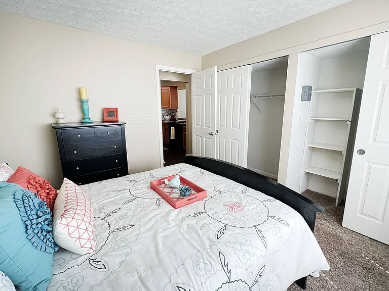 Fox Run Apartments — Photo 24