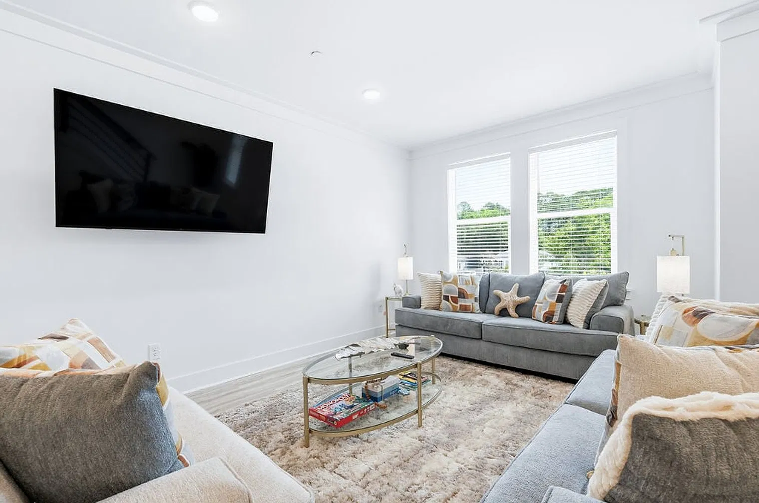 4 bed, 3.0 bath, 2002 sqft, $2,352 — Photo 4