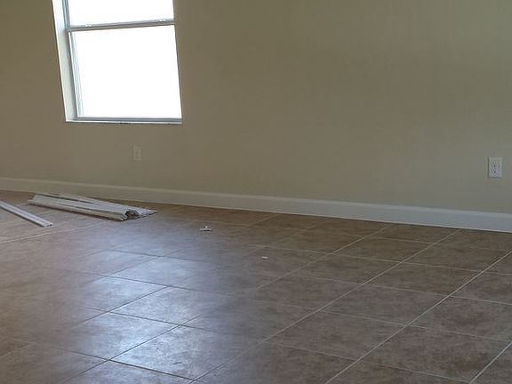 3rd image of 1822 Thetford Cir