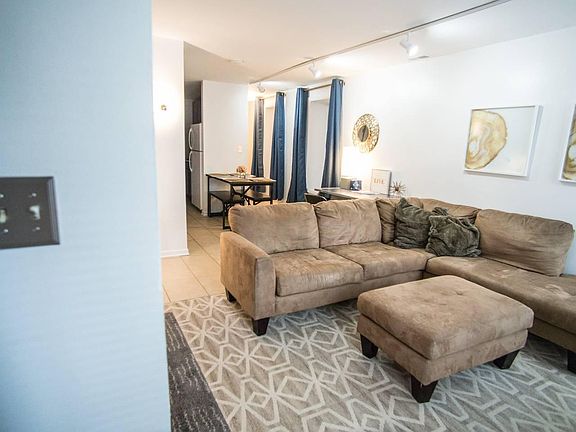 2nd image of 1939 N Honore St APT 1