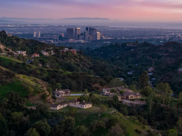 9501 Gloaming Dr, Beverly Hills, CA 90210